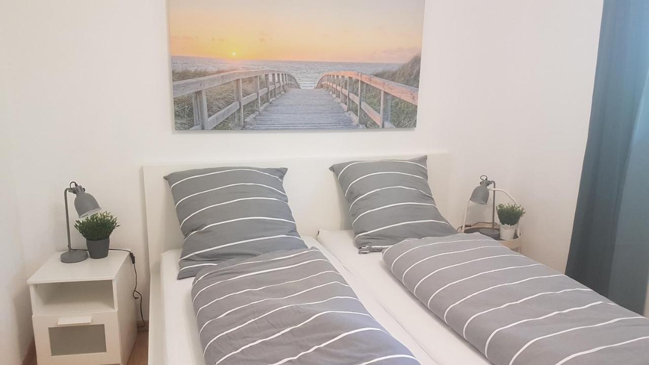 Apartment Sea Cloud White Line